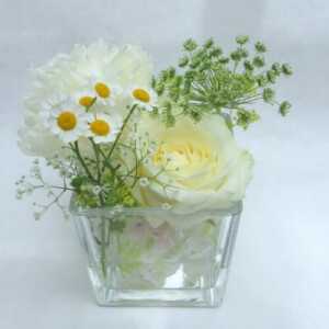 Blumige Ideen rund um das Thema Stehtisch.